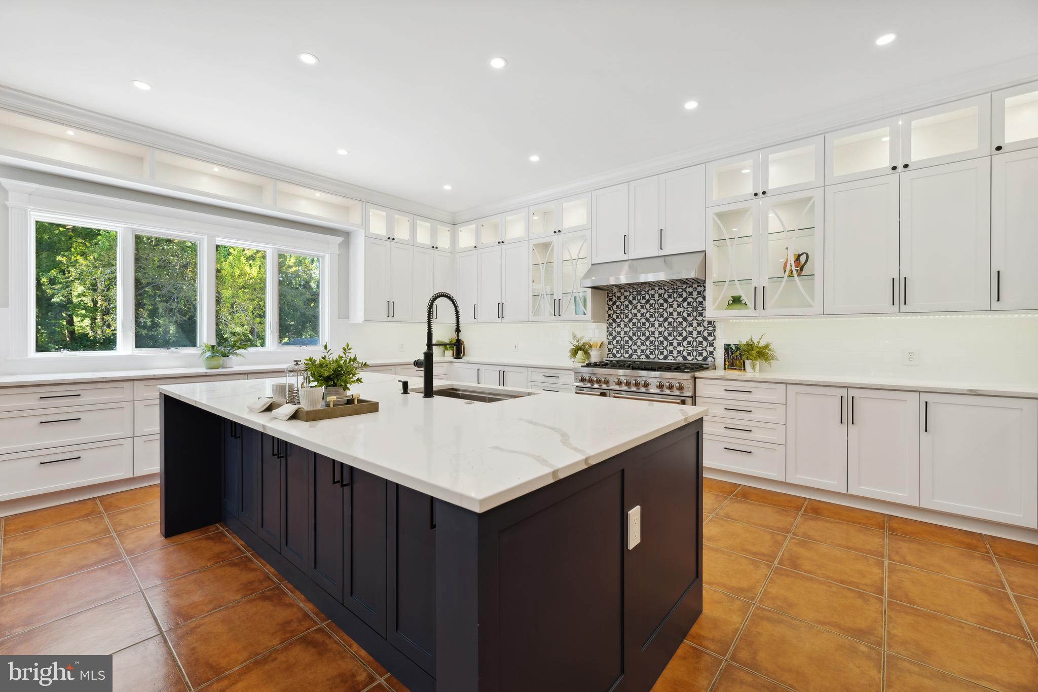 POTOMAC OUTSIDE - Residential