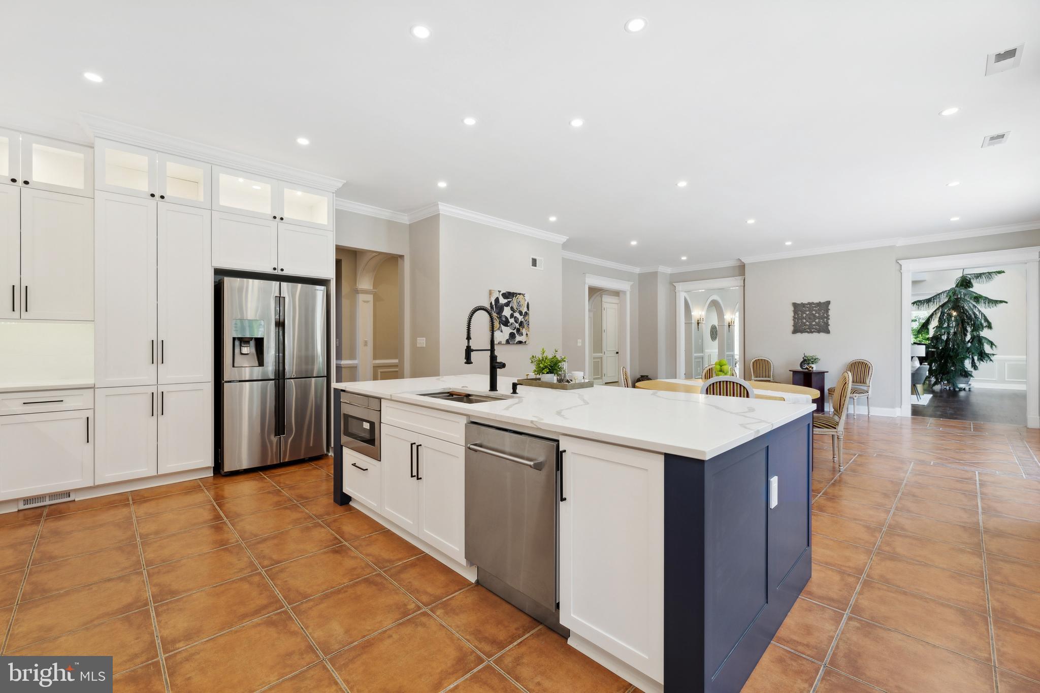 POTOMAC OUTSIDE - Residential