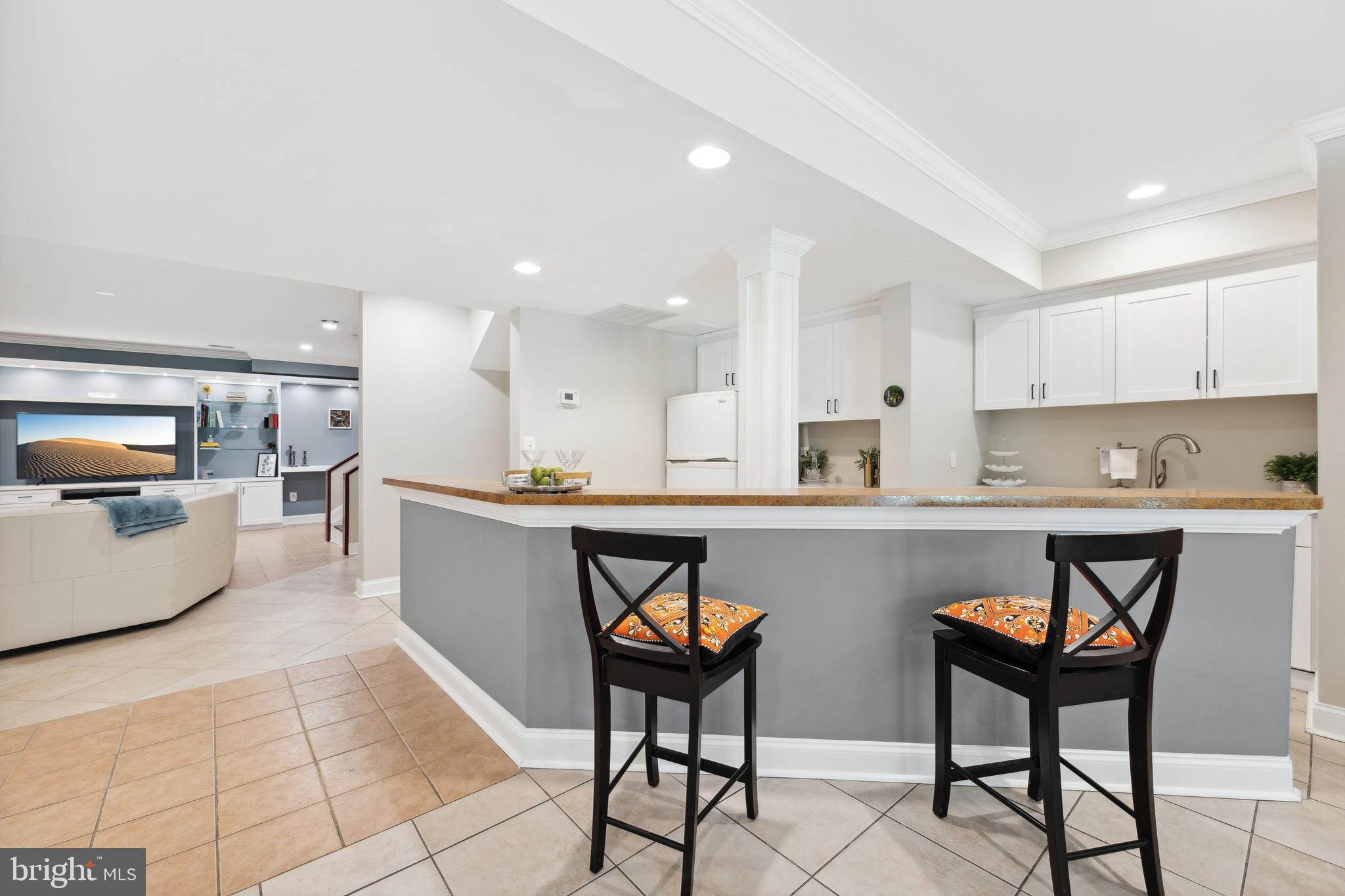 POTOMAC OUTSIDE - Residential