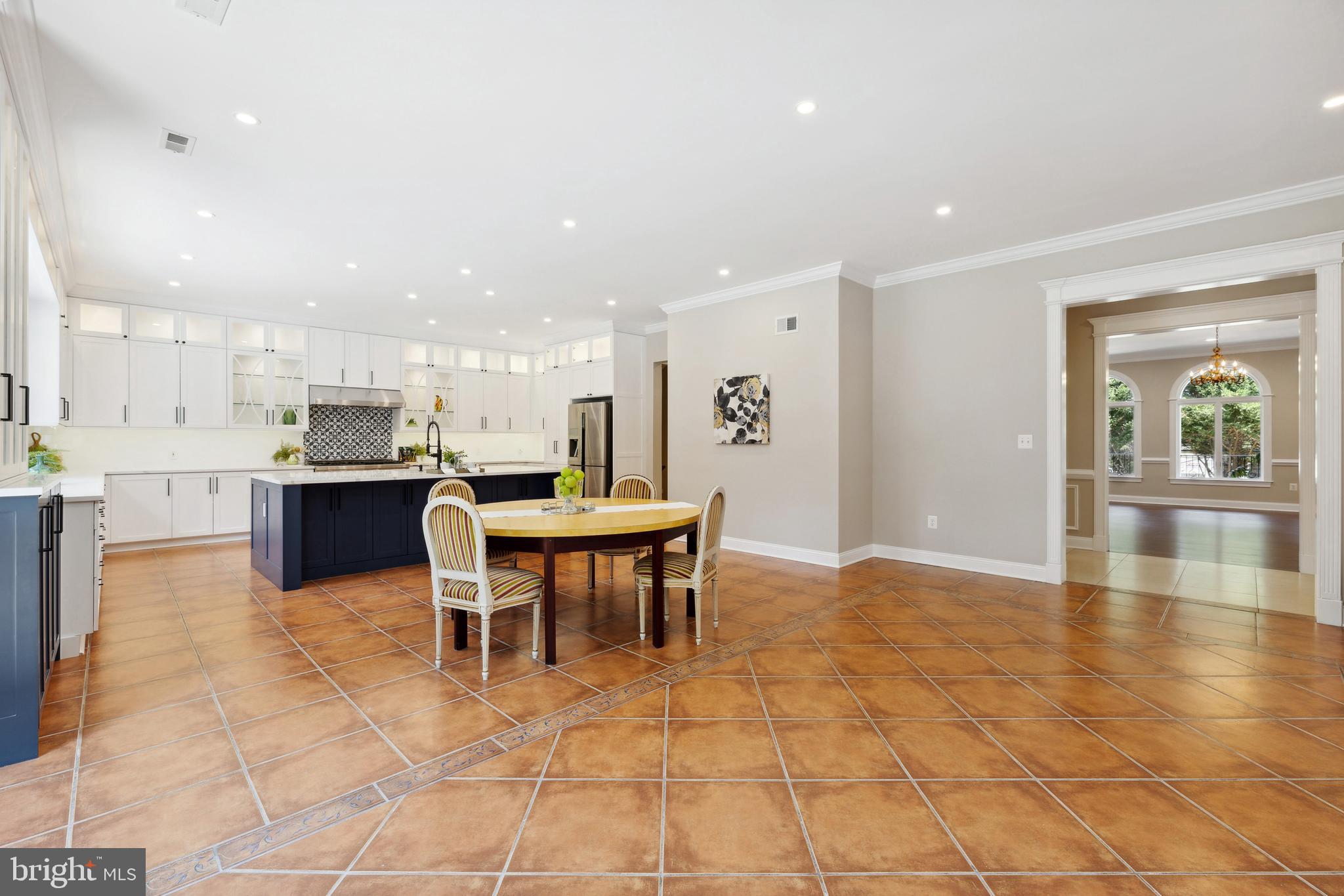 POTOMAC OUTSIDE - Residential