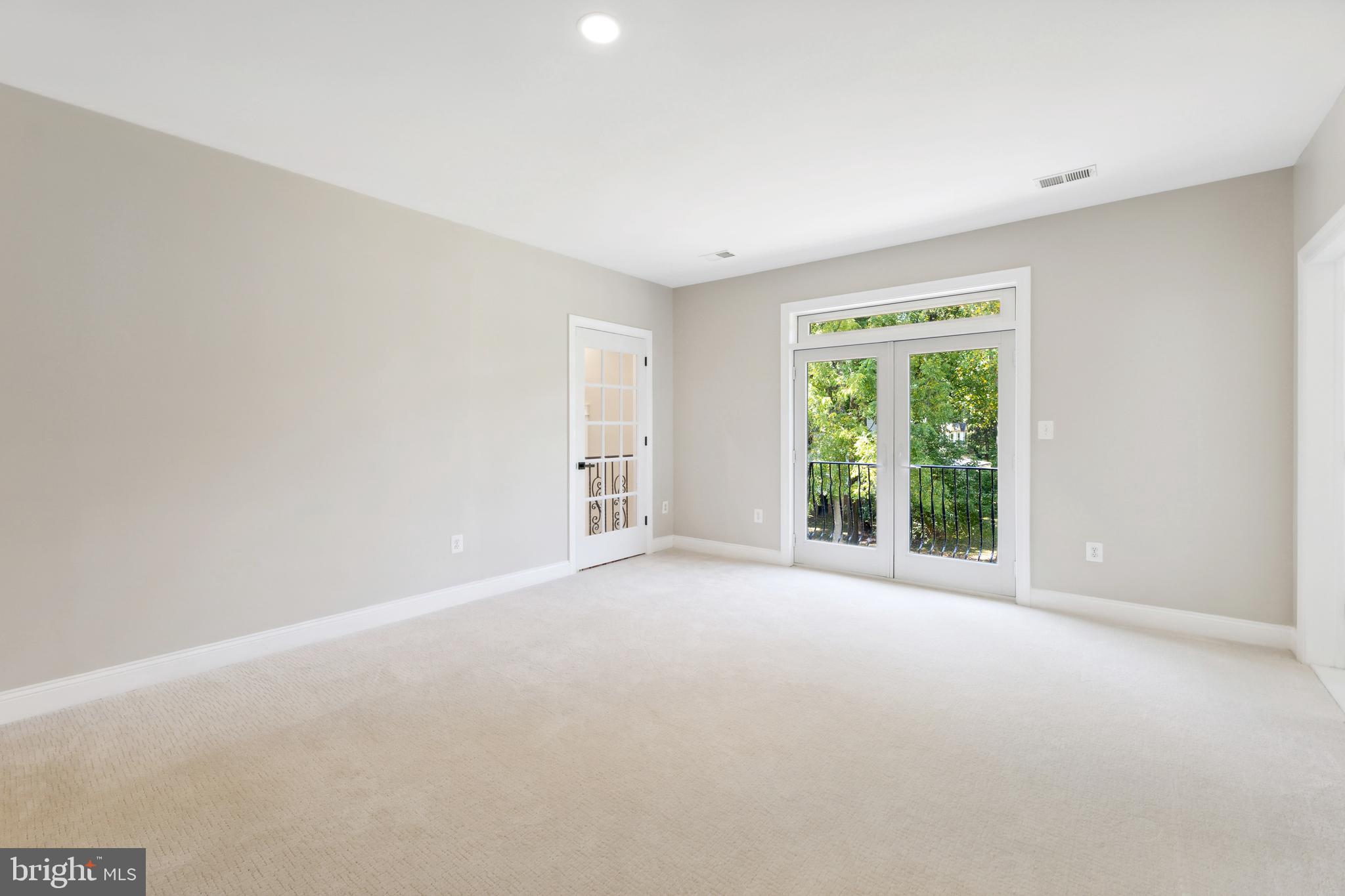 POTOMAC OUTSIDE - Residential