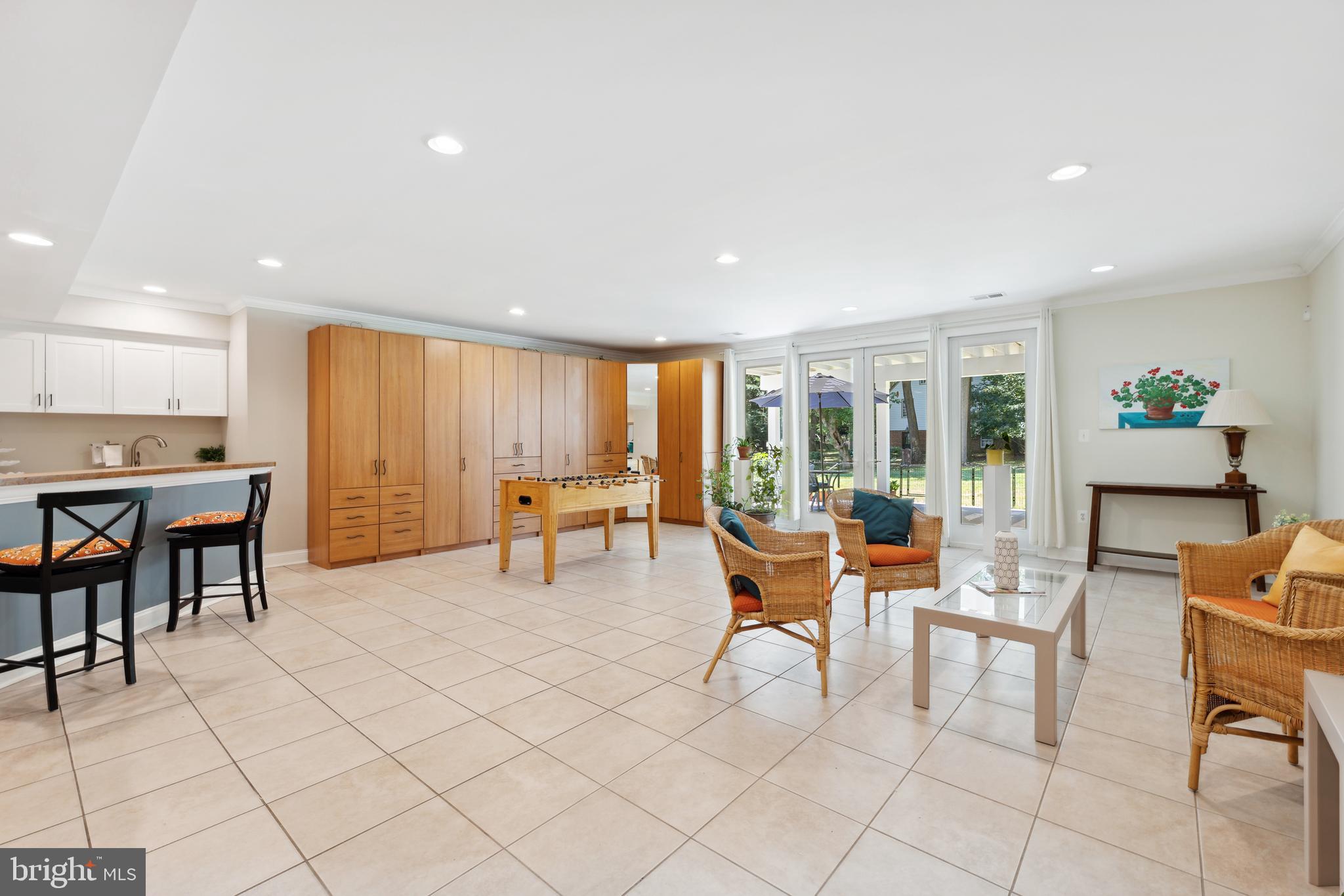 POTOMAC OUTSIDE - Residential