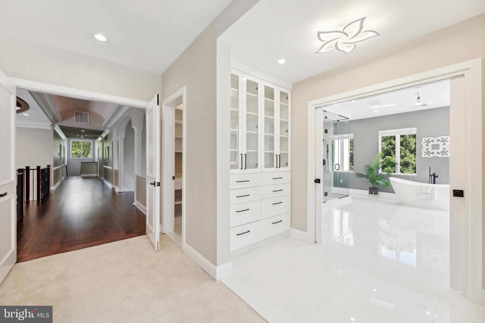 POTOMAC OUTSIDE - Residential