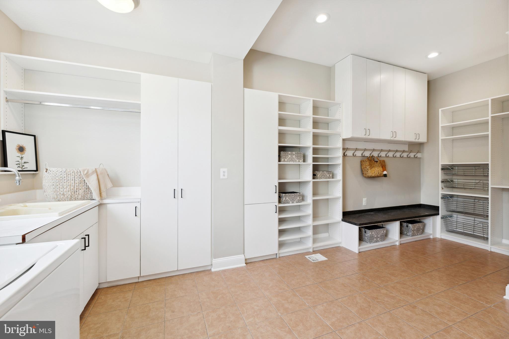 POTOMAC OUTSIDE - Residential