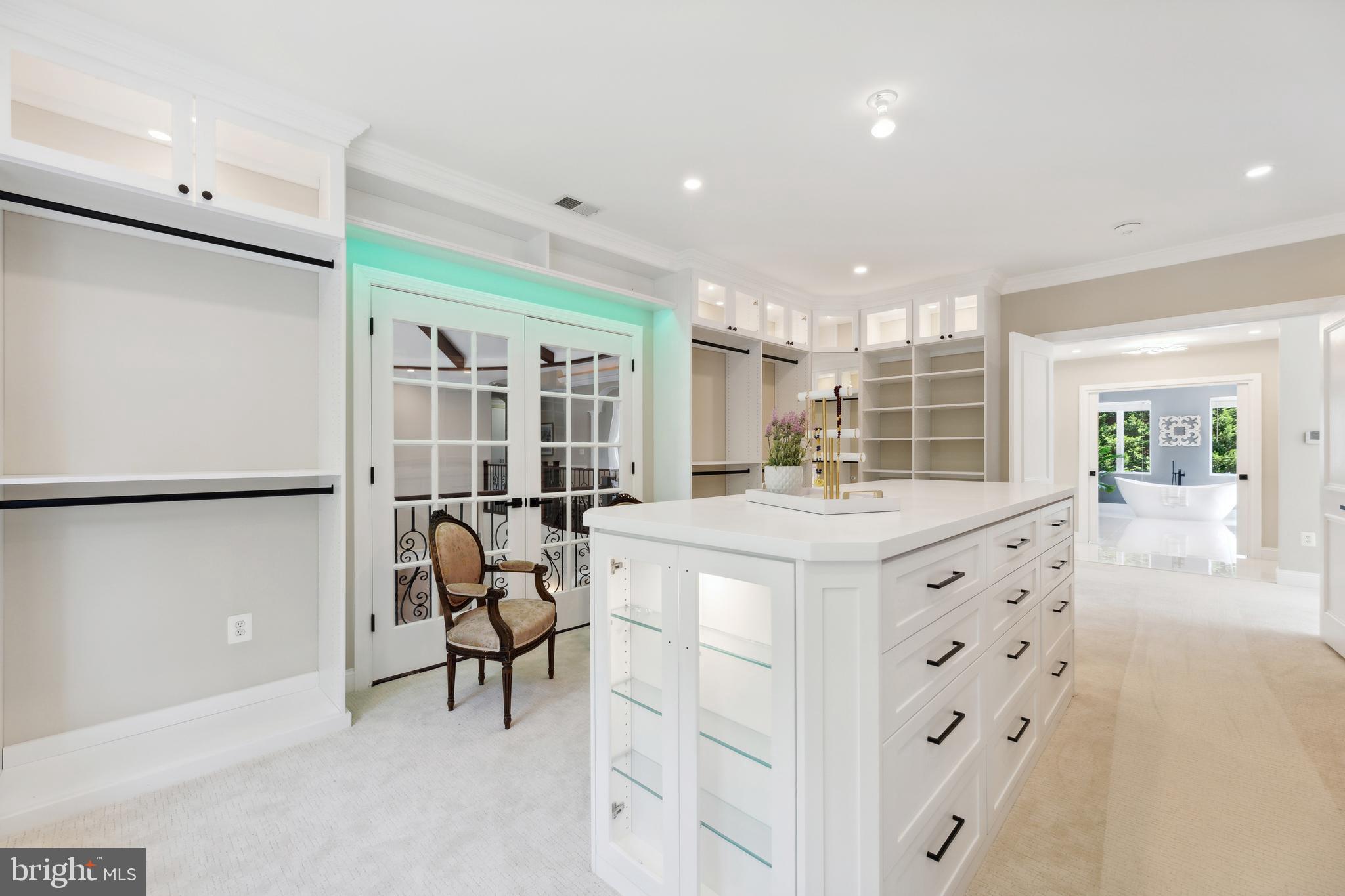 POTOMAC OUTSIDE - Residential