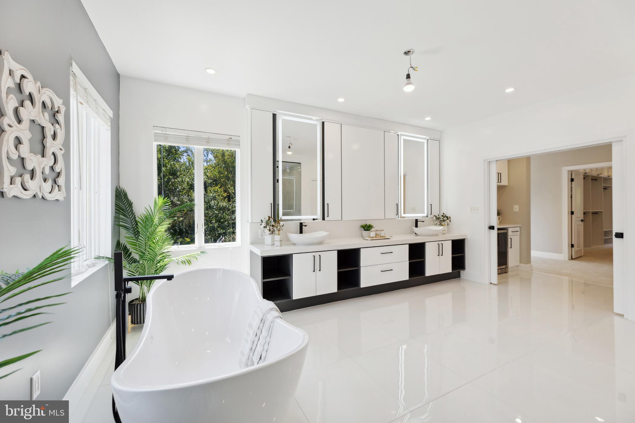 POTOMAC OUTSIDE - Residential