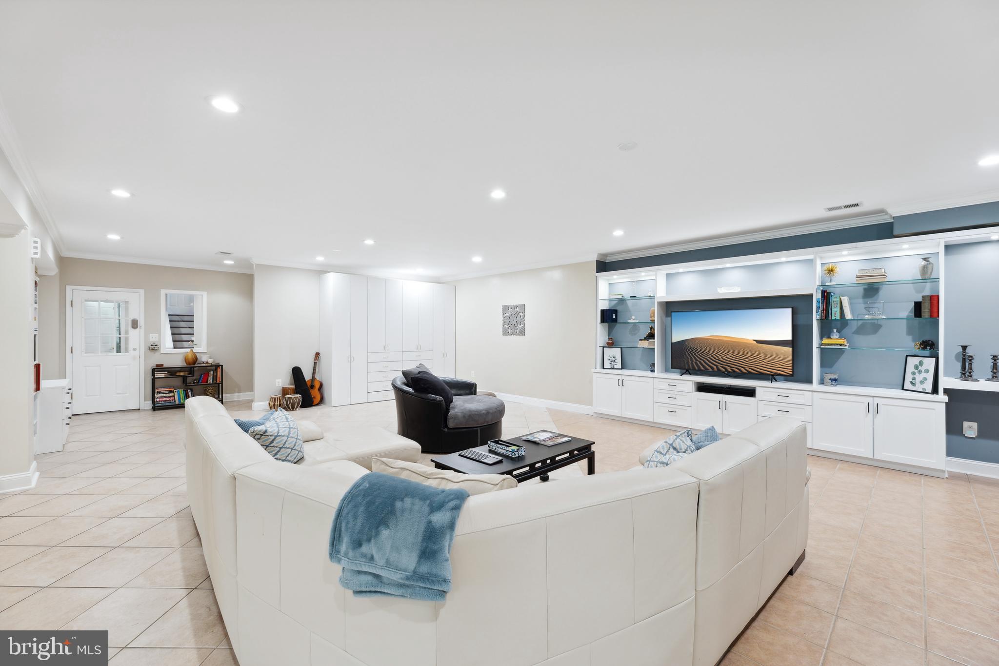 POTOMAC OUTSIDE - Residential