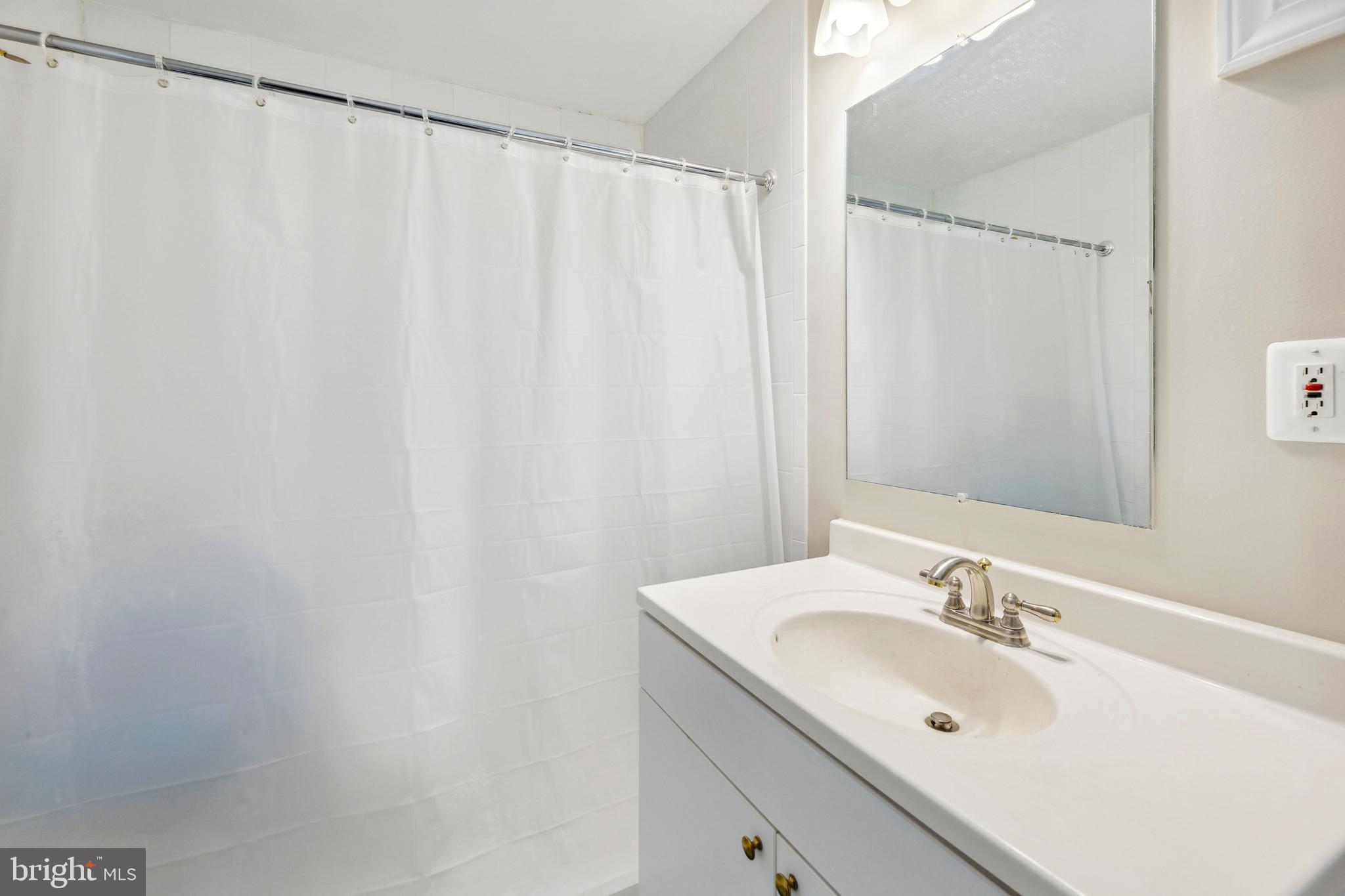 POTOMAC OUTSIDE - Residential