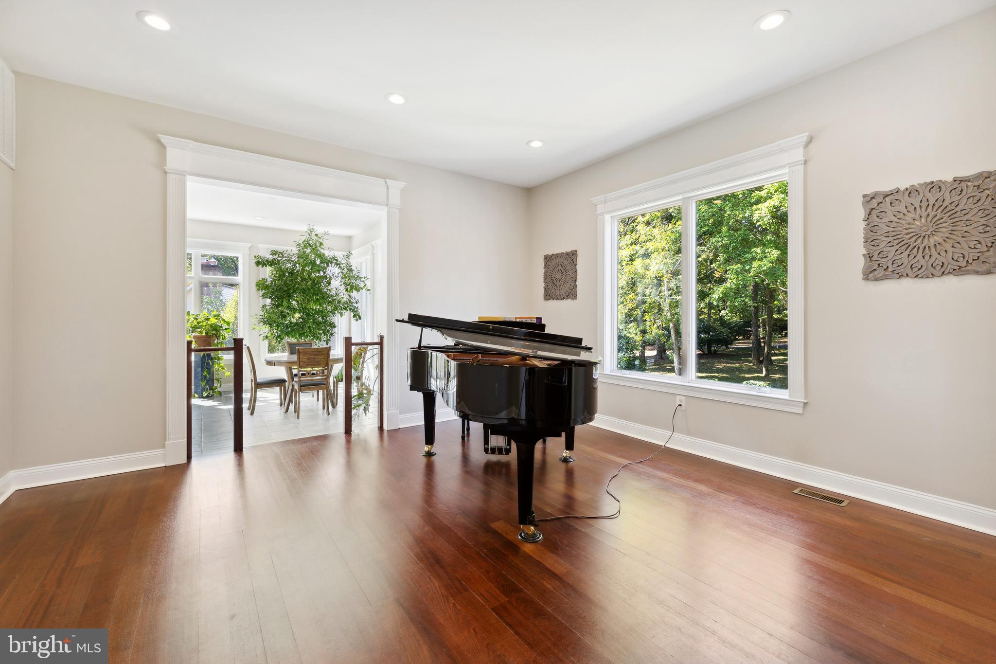 POTOMAC OUTSIDE - Residential