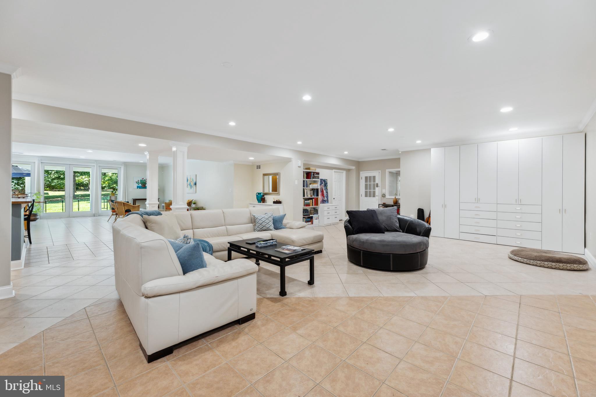 POTOMAC OUTSIDE - Residential