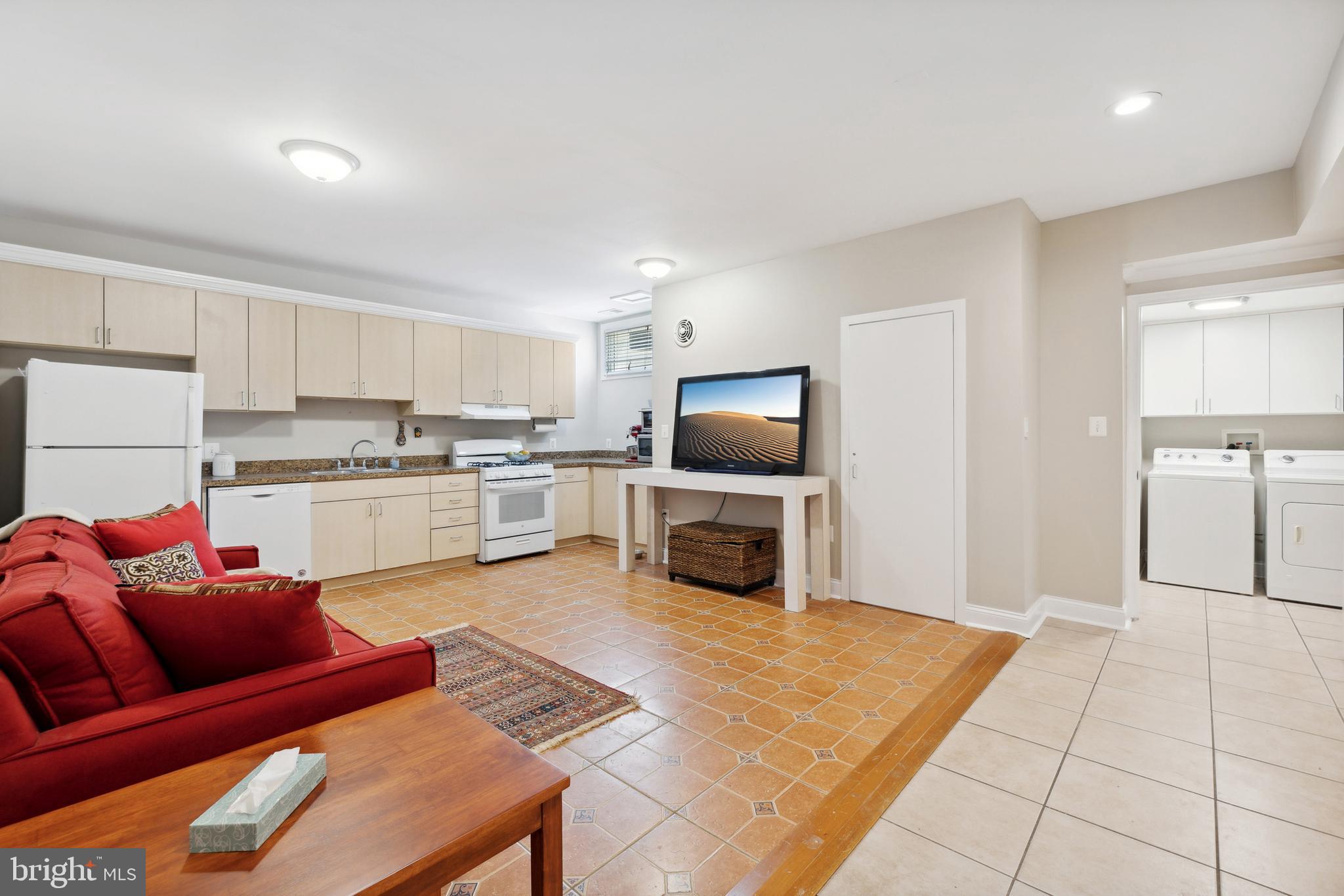 POTOMAC OUTSIDE - Residential