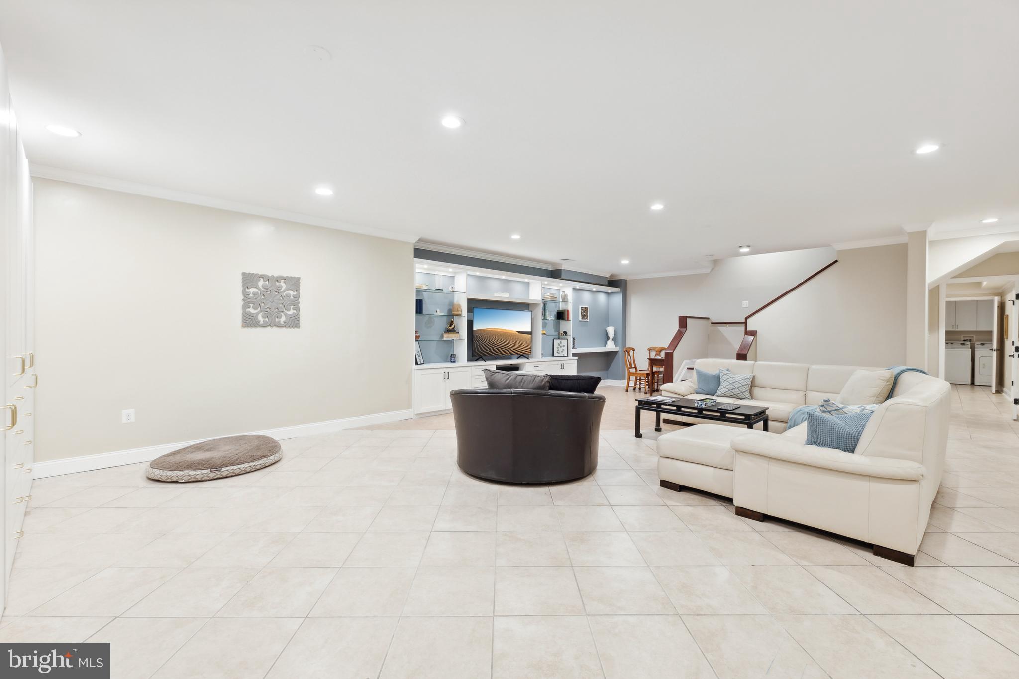 POTOMAC OUTSIDE - Residential