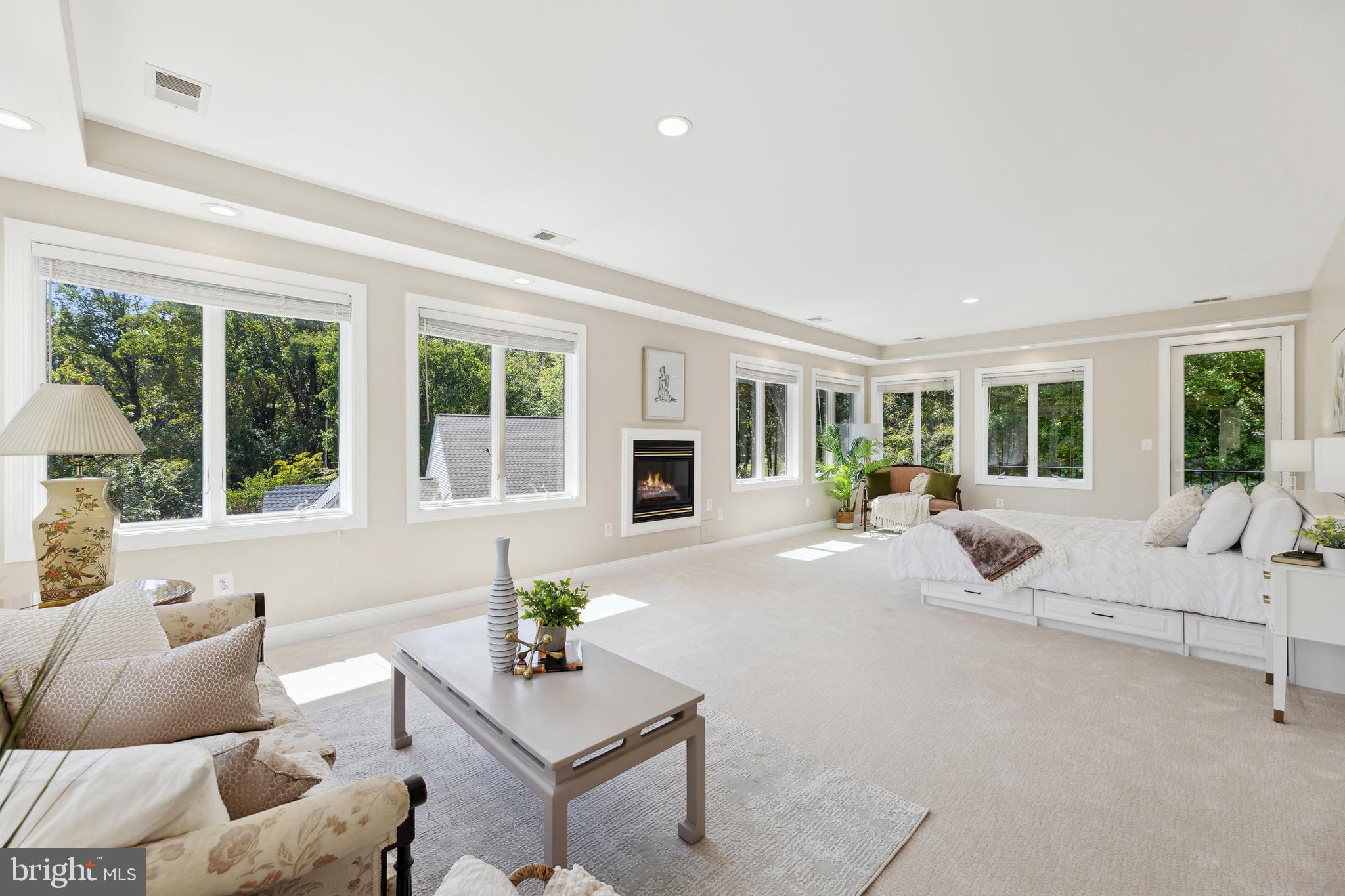 POTOMAC OUTSIDE - Residential