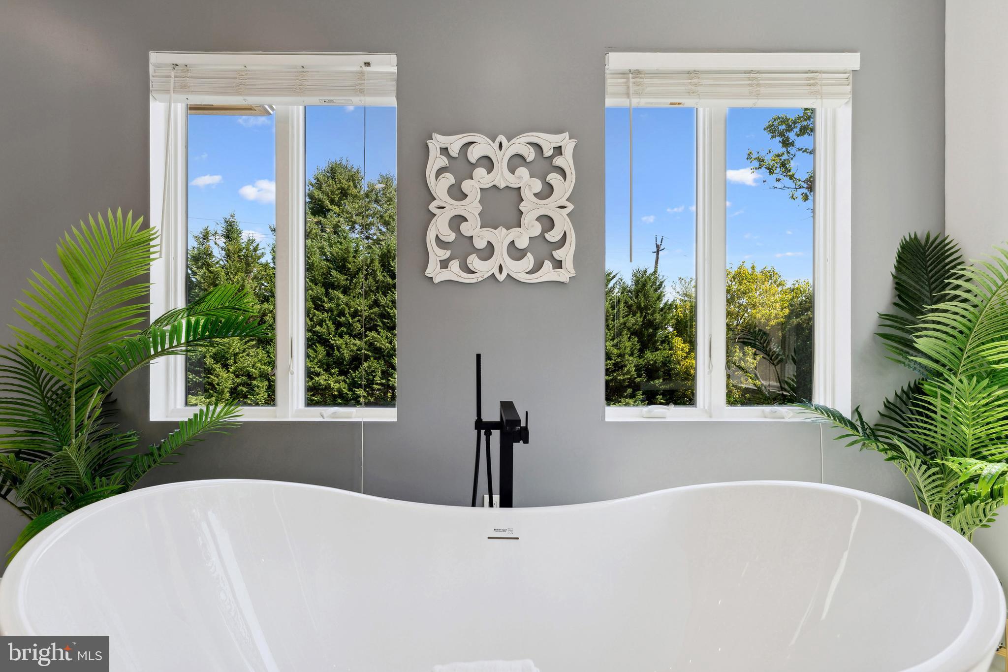 POTOMAC OUTSIDE - Residential