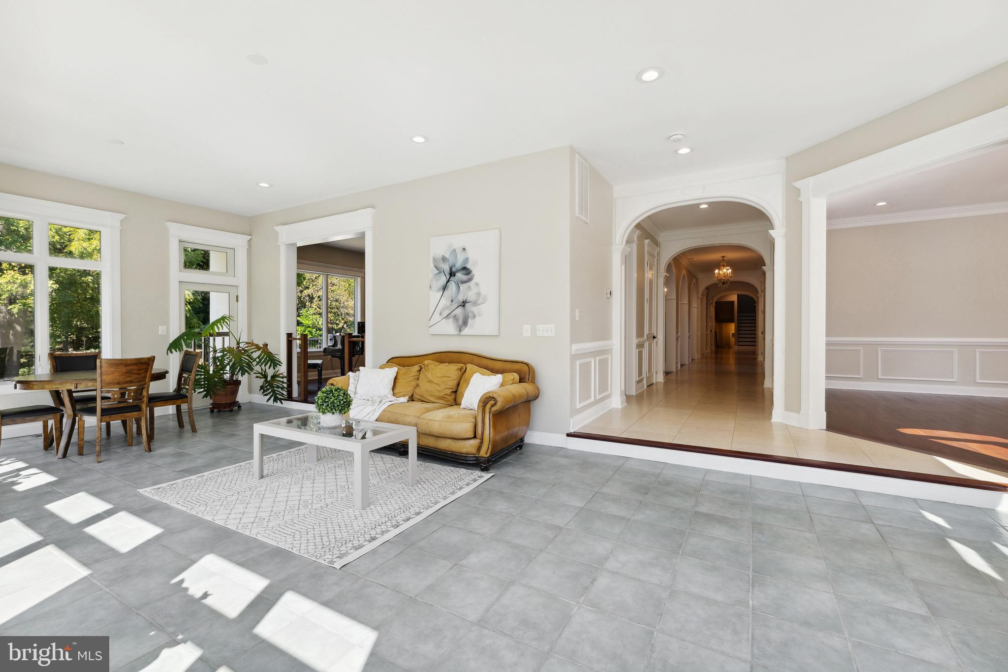 POTOMAC OUTSIDE - Residential