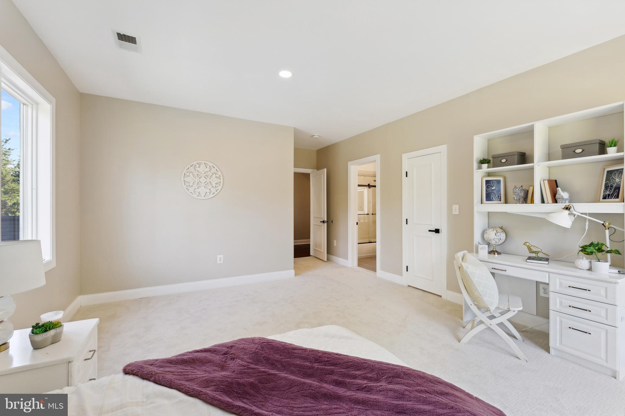 POTOMAC OUTSIDE - Residential