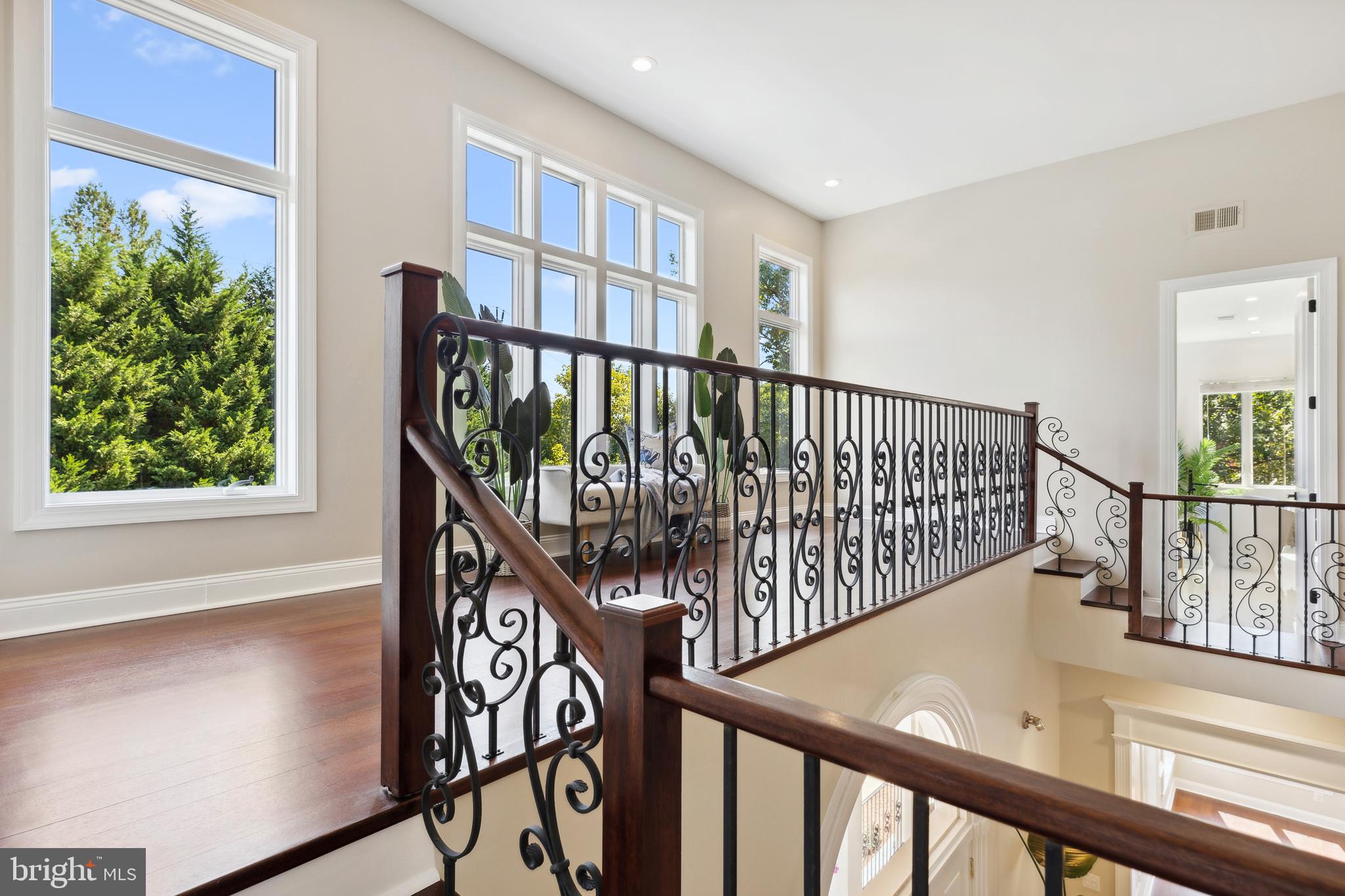 POTOMAC OUTSIDE - Residential