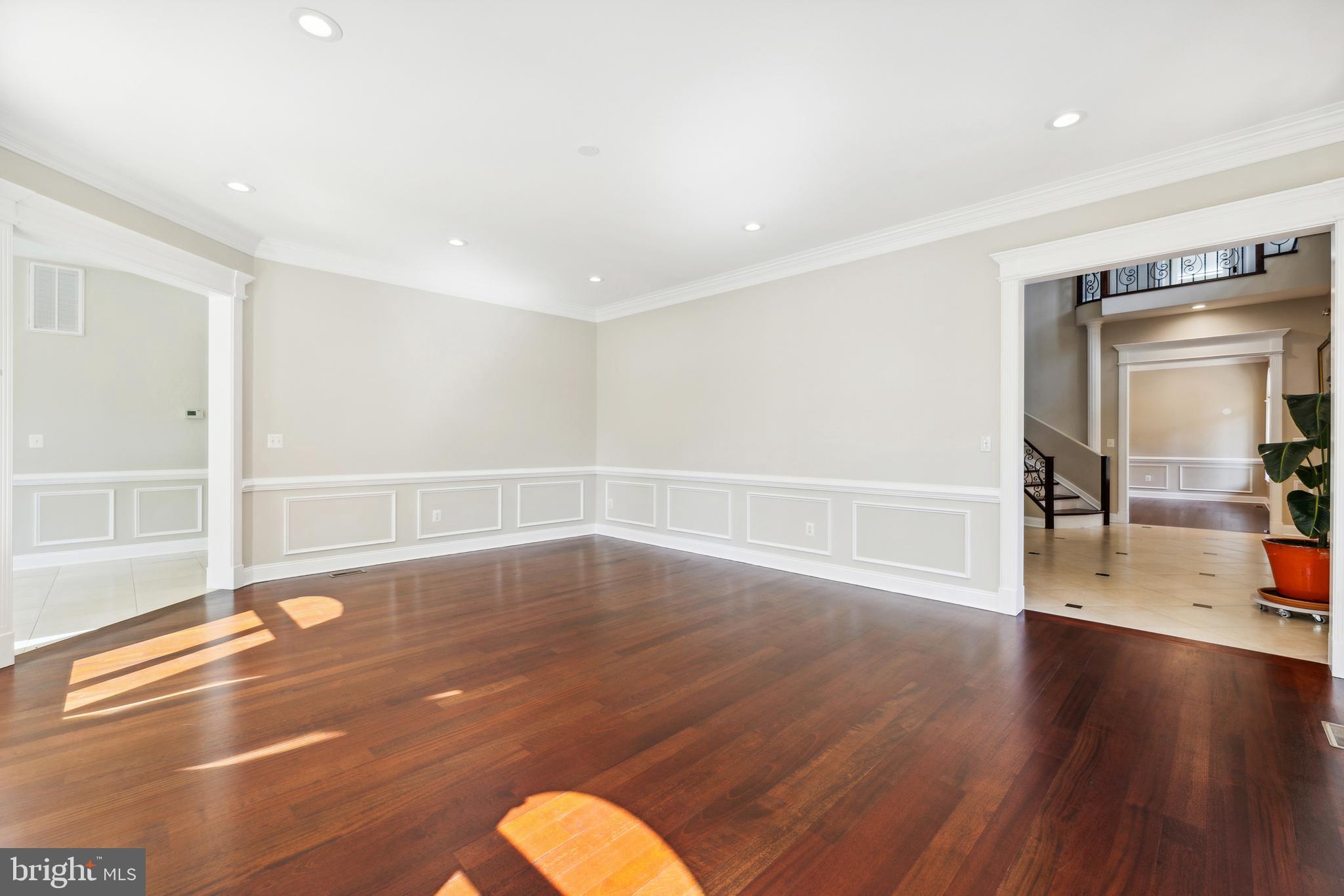 POTOMAC OUTSIDE - Residential