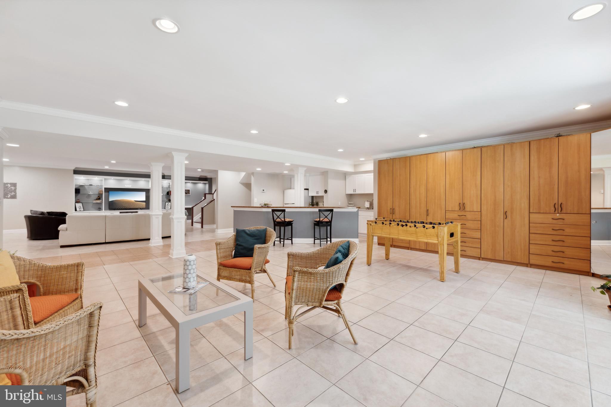 POTOMAC OUTSIDE - Residential