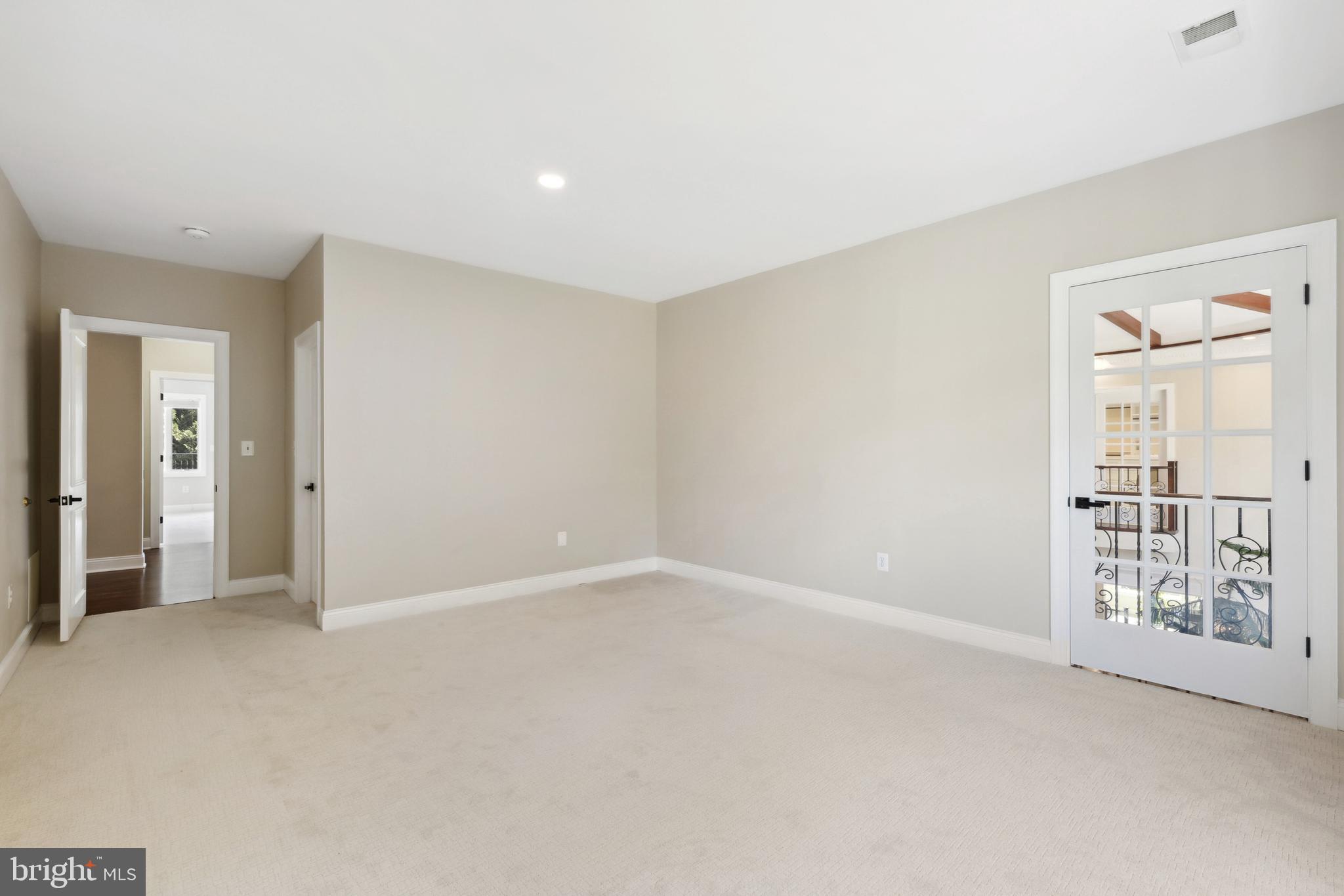 POTOMAC OUTSIDE - Residential