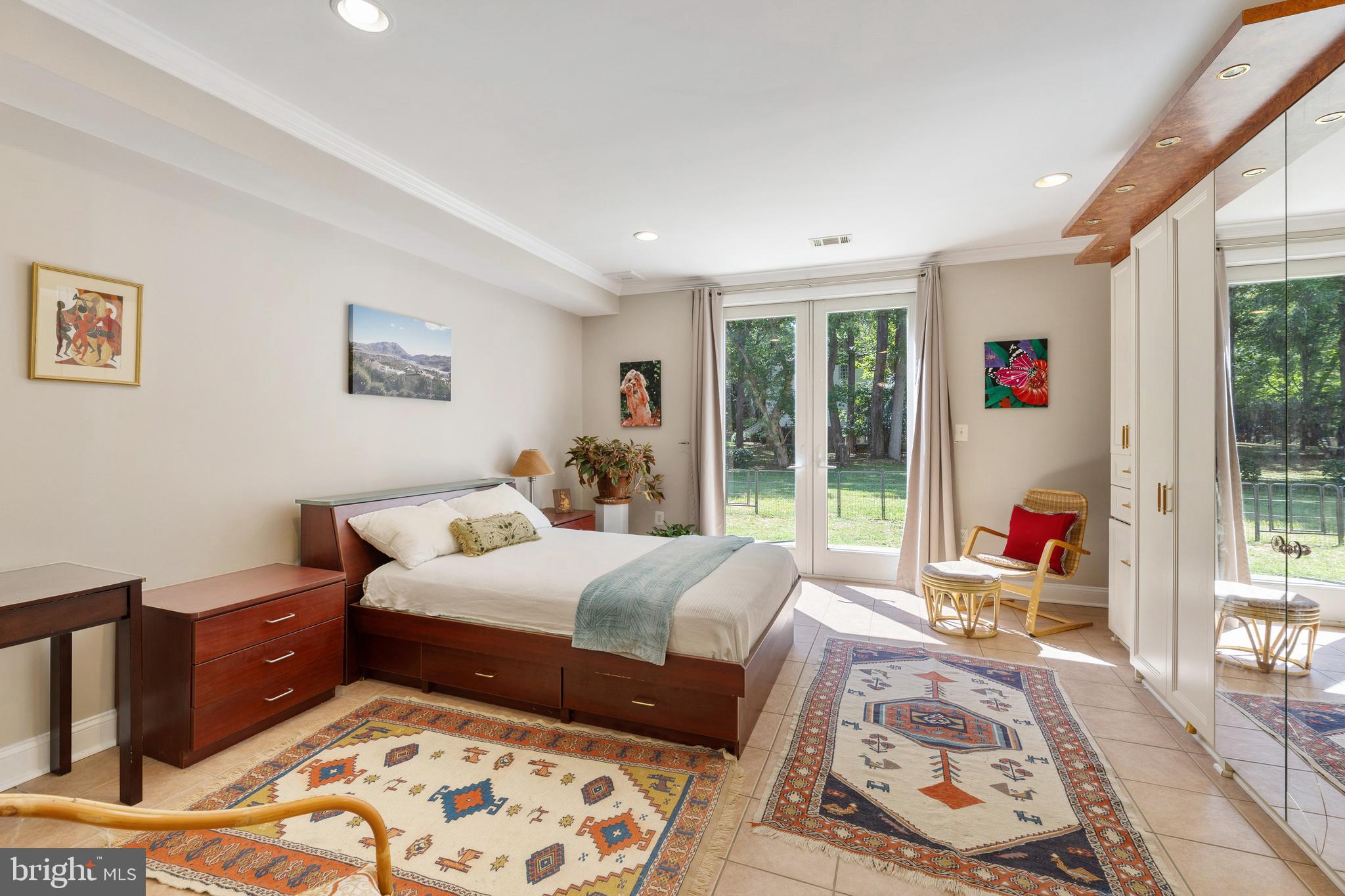 POTOMAC OUTSIDE - Residential