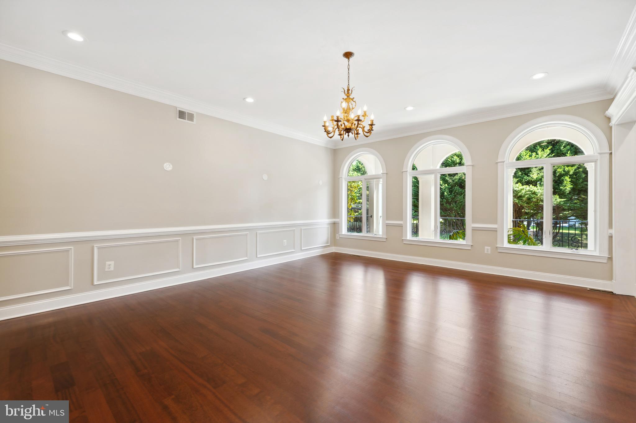 POTOMAC OUTSIDE - Residential