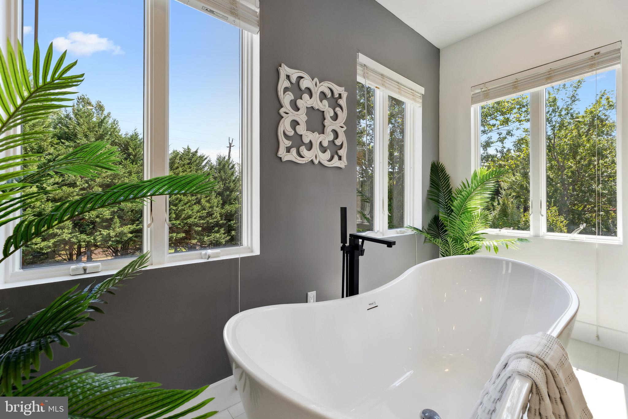 POTOMAC OUTSIDE - Residential