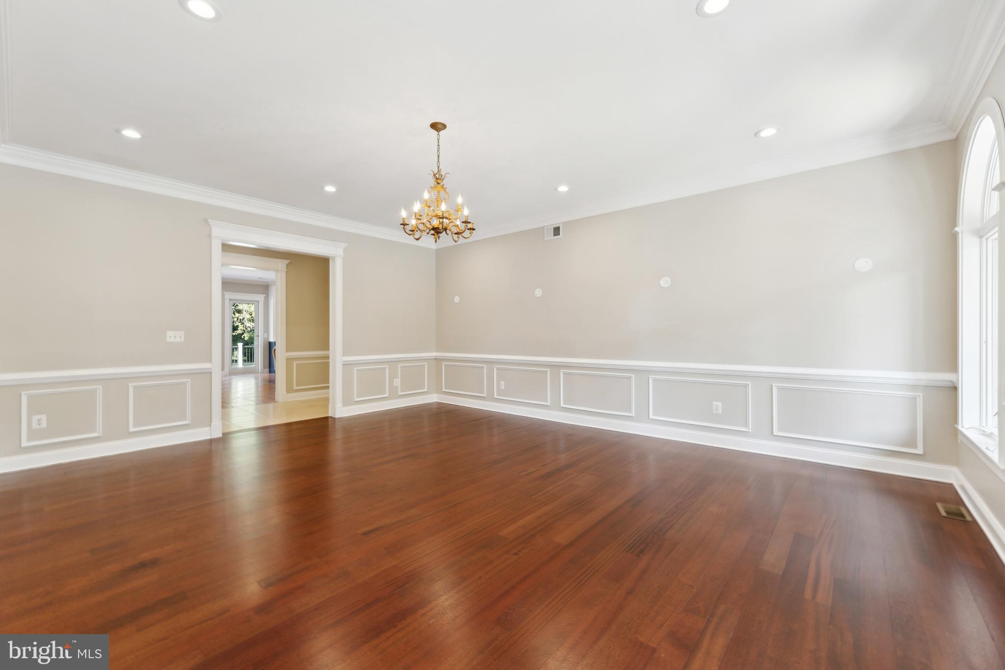 POTOMAC OUTSIDE - Residential