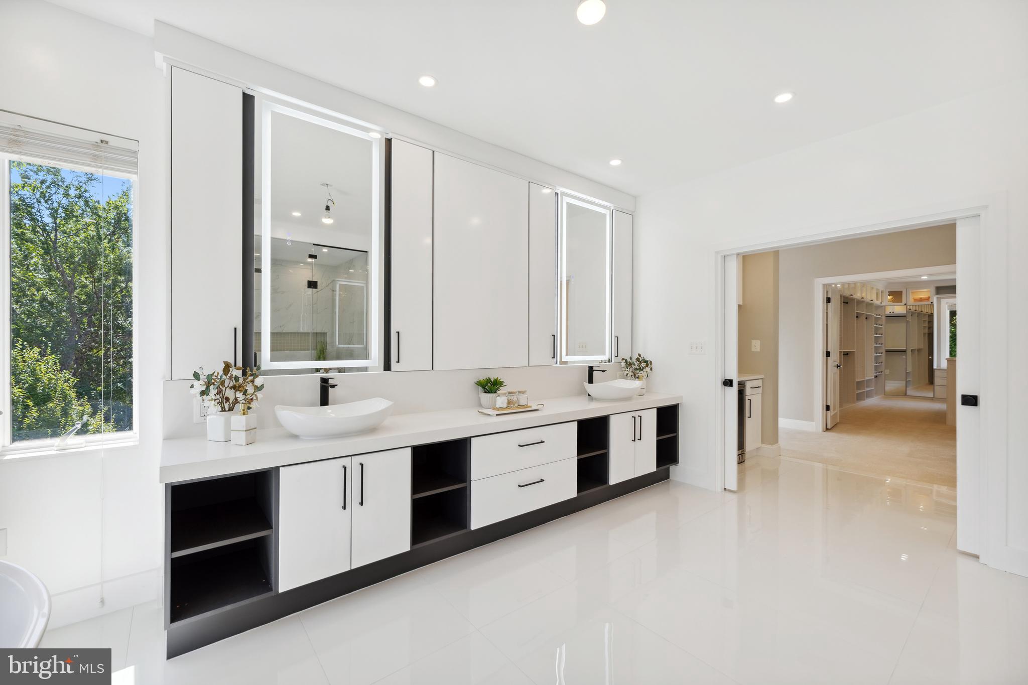 POTOMAC OUTSIDE - Residential