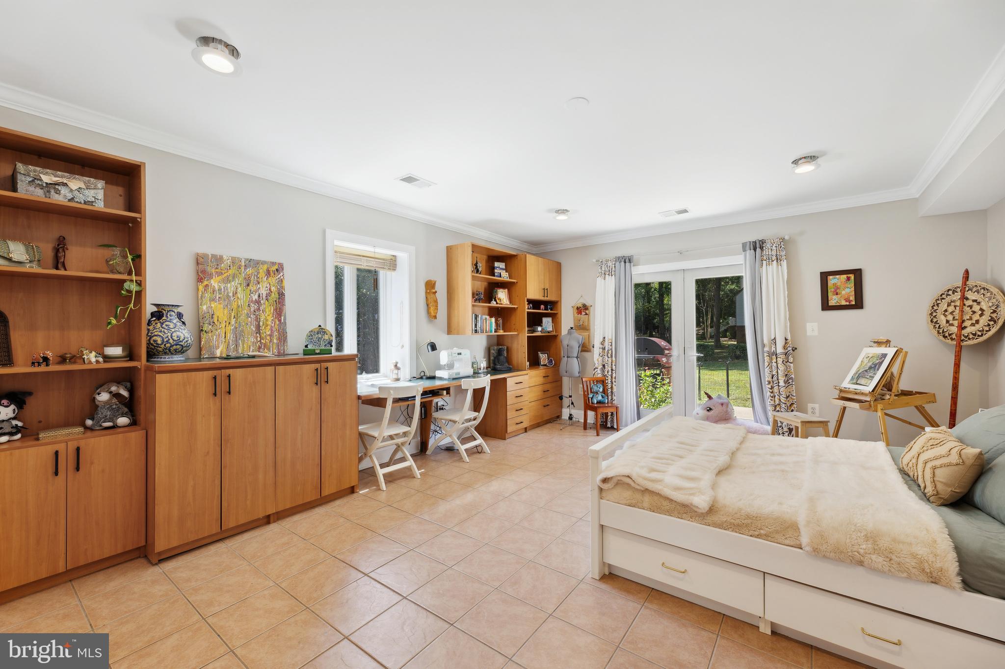 POTOMAC OUTSIDE - Residential