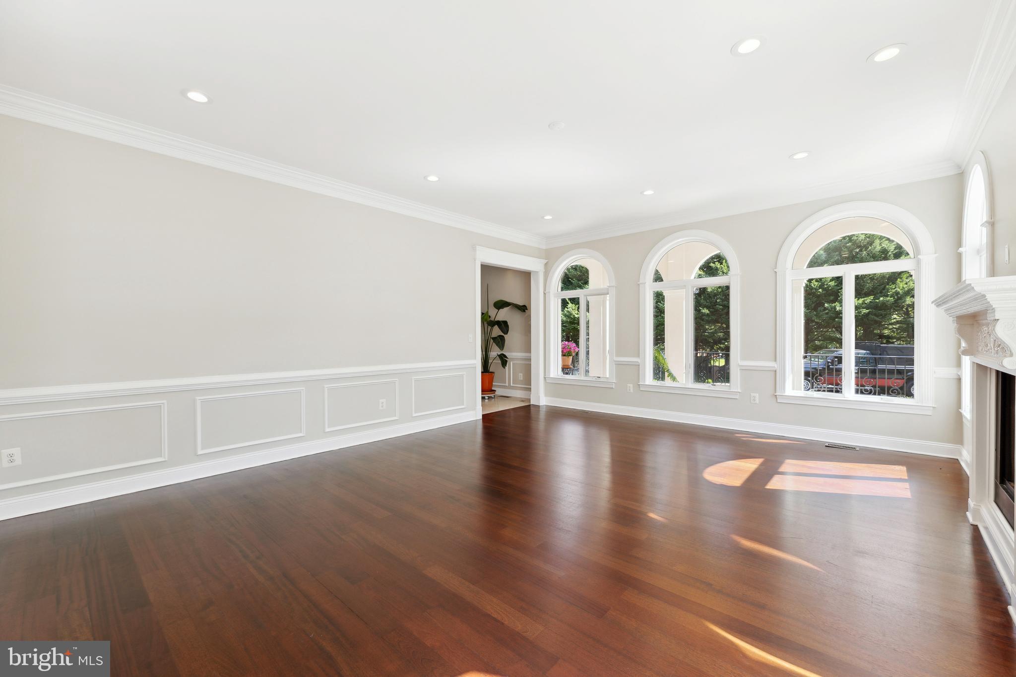 POTOMAC OUTSIDE - Residential