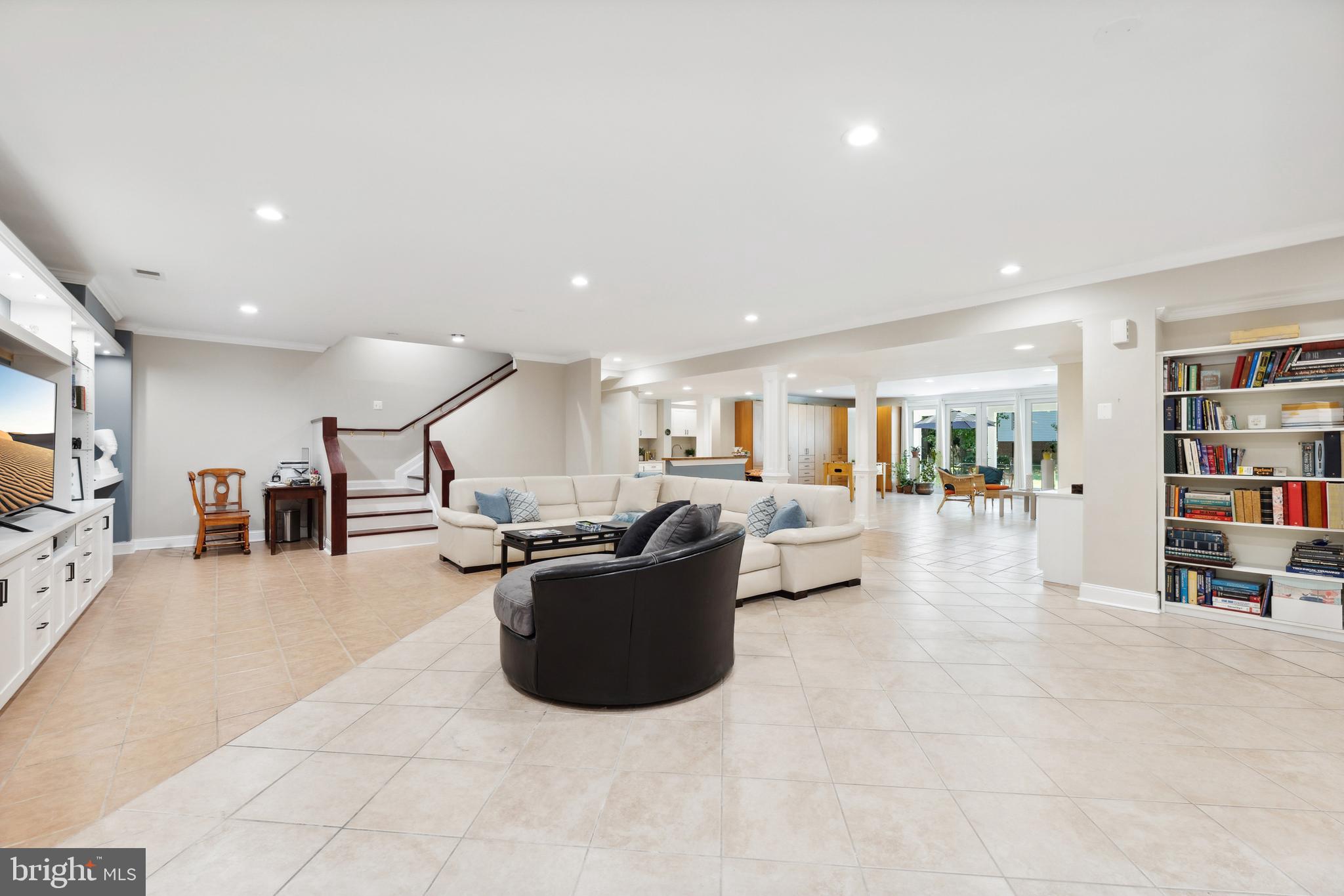 POTOMAC OUTSIDE - Residential