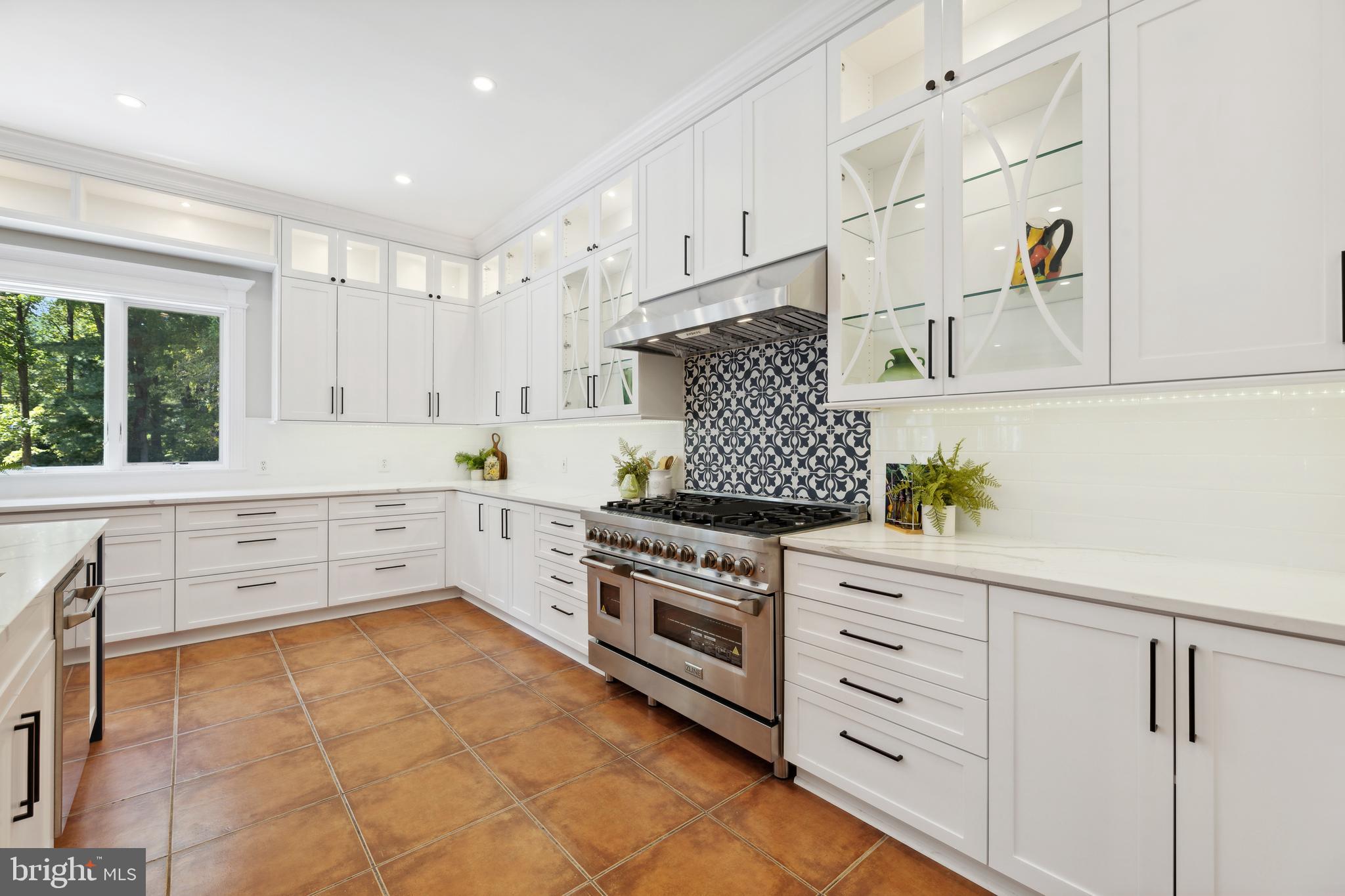 POTOMAC OUTSIDE - Residential