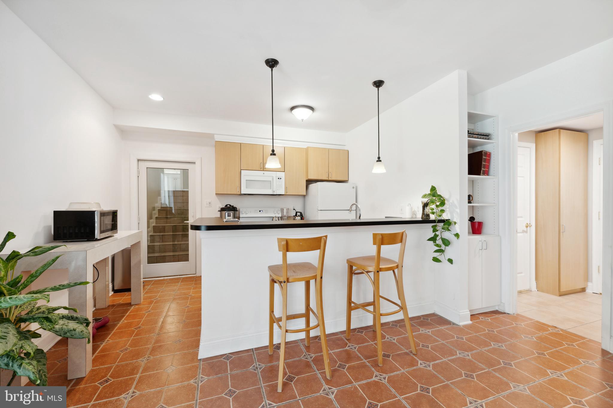 POTOMAC OUTSIDE - Residential