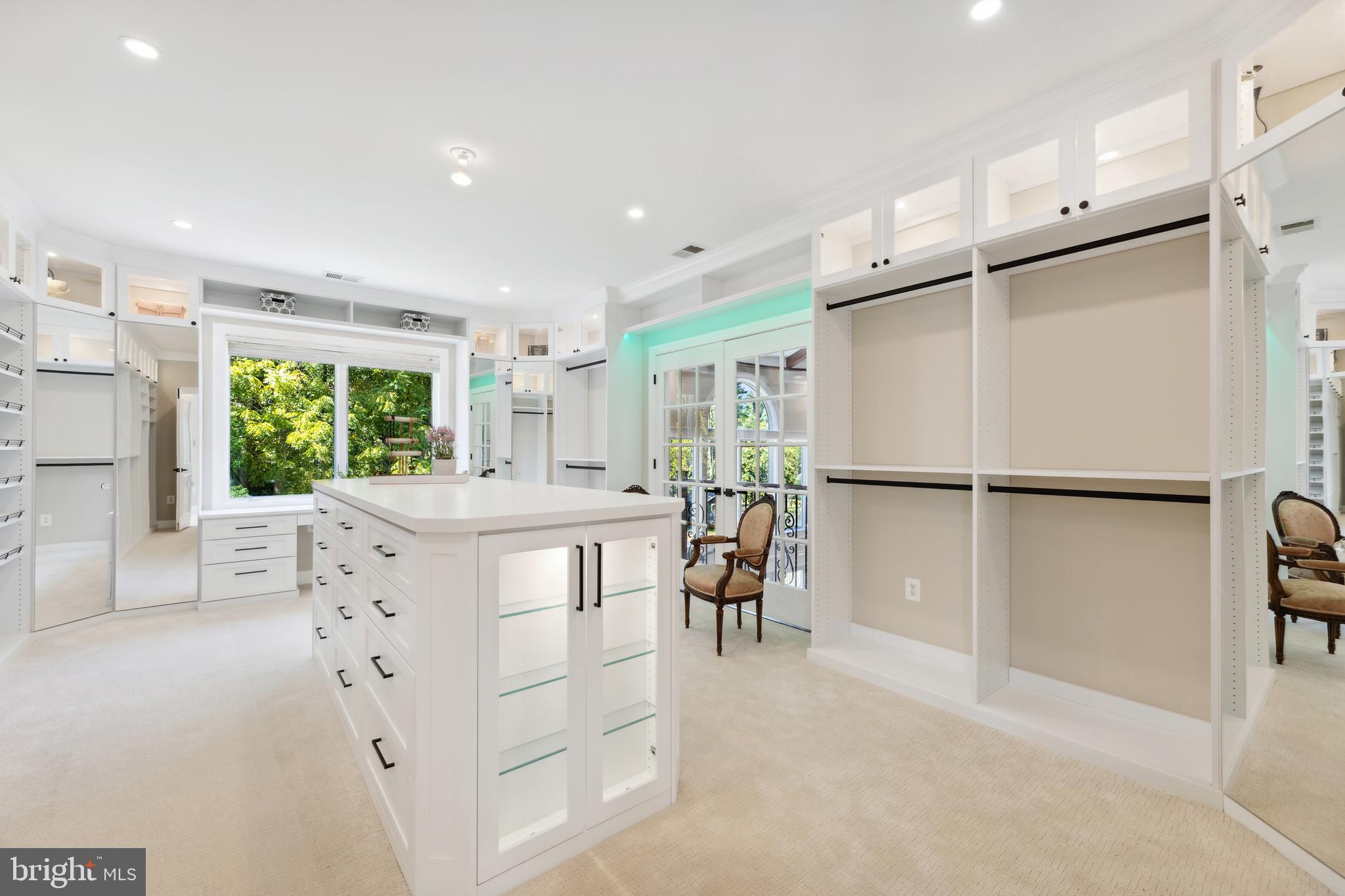 POTOMAC OUTSIDE - Residential