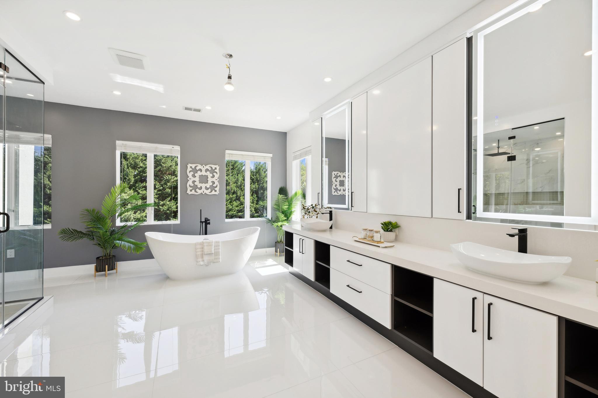 POTOMAC OUTSIDE - Residential