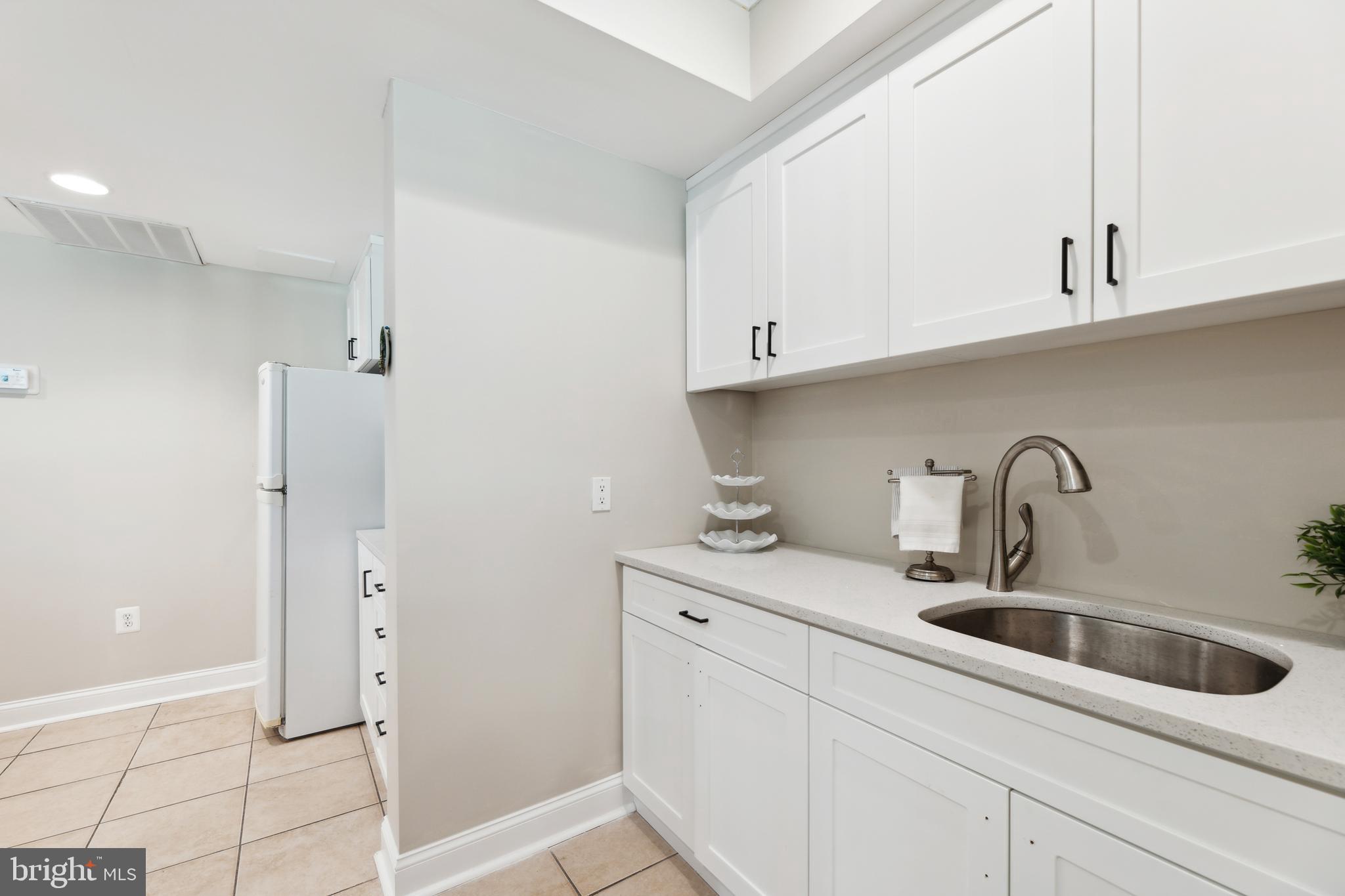 POTOMAC OUTSIDE - Residential