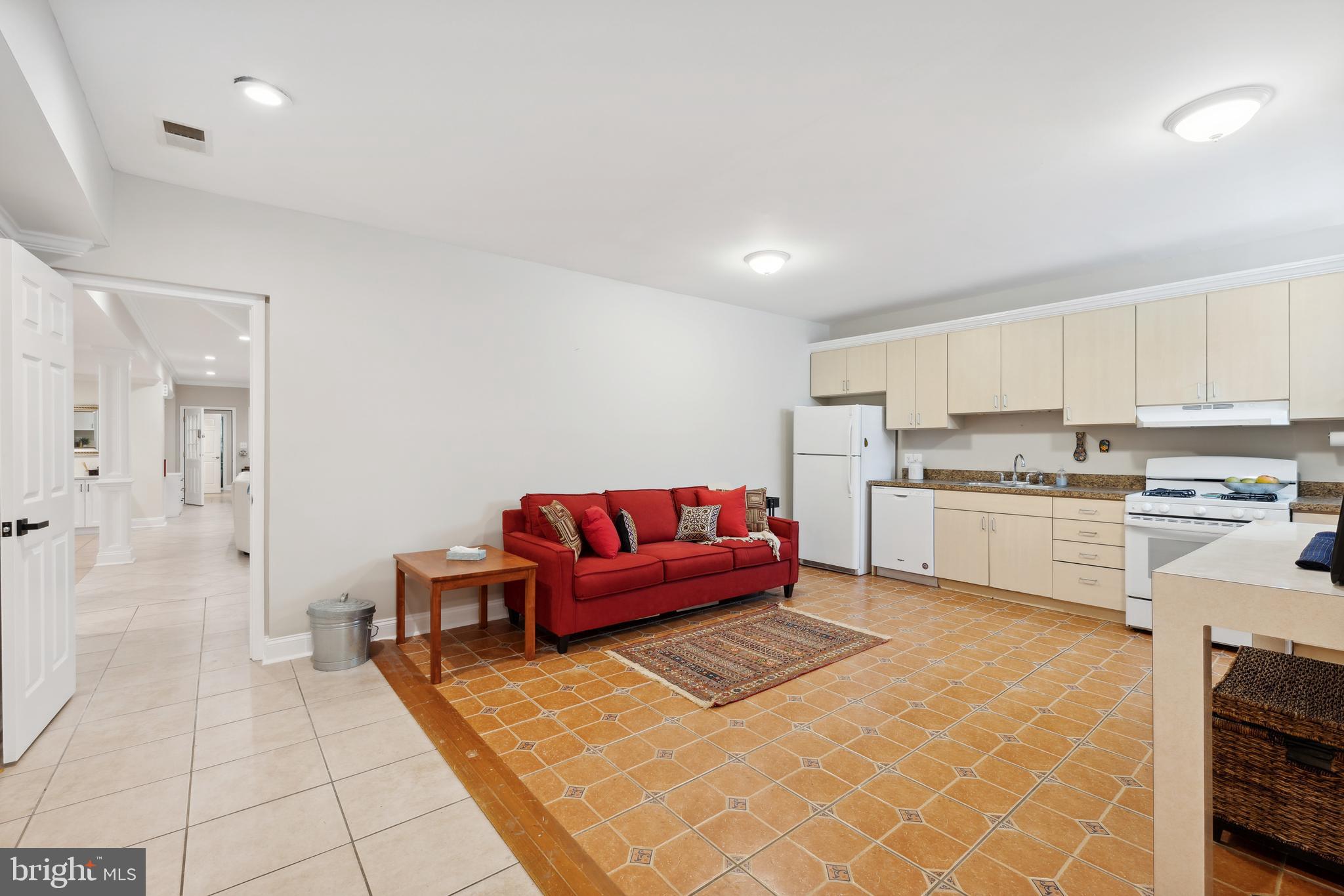 POTOMAC OUTSIDE - Residential