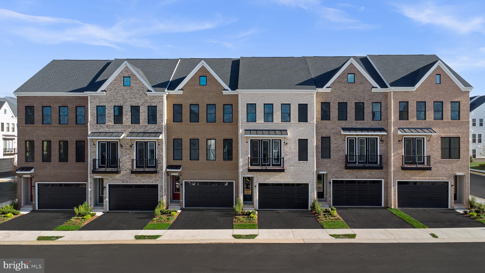 42119 PICASSO SQUARE