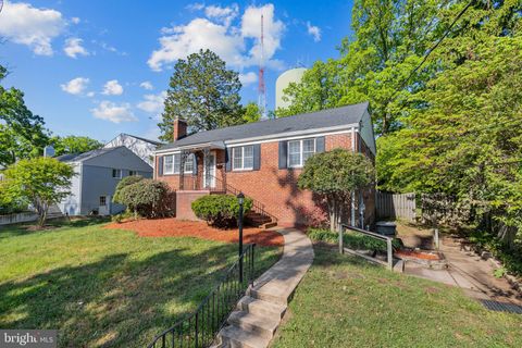 Photo of 2520 Buckelew Drive, FALLS CHURCH, VA 22046 (MLS # VAFX2306890)