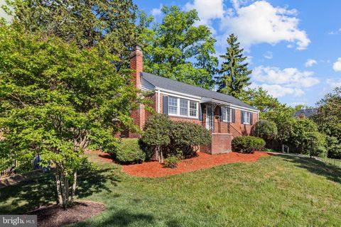 Photo of 2520 Buckelew Drive, FALLS CHURCH, VA 22046 (MLS # VAFX2306890)