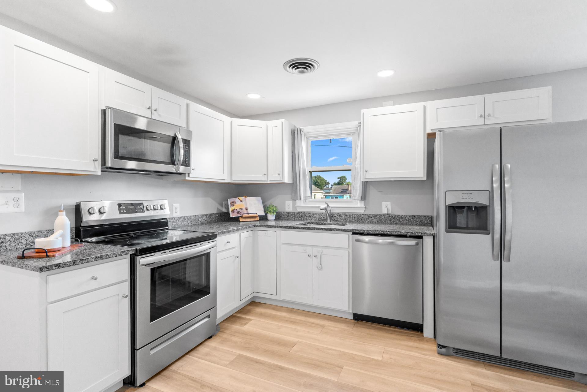 ARUNDEL GARDENS - Residential