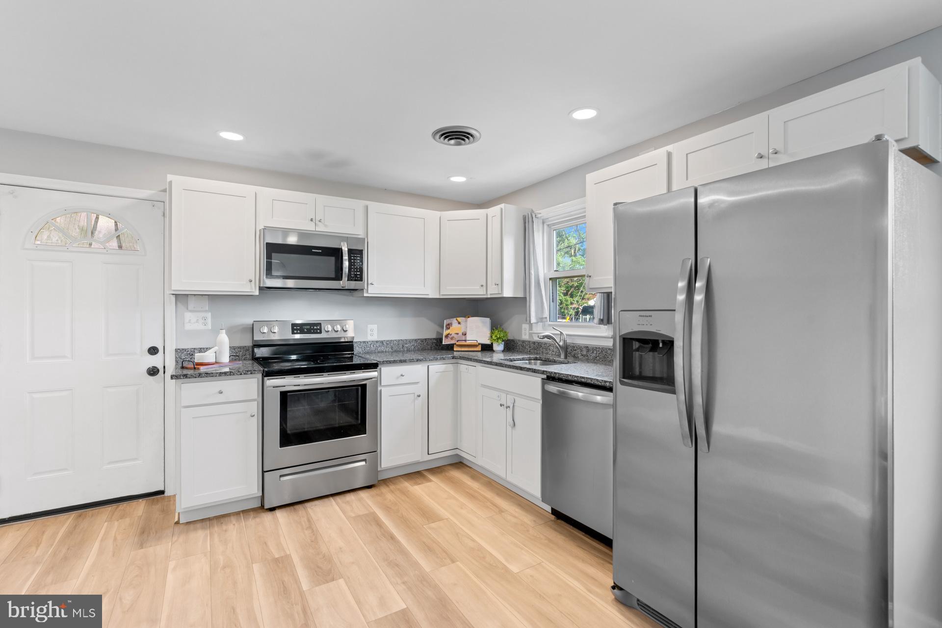 ARUNDEL GARDENS - Residential