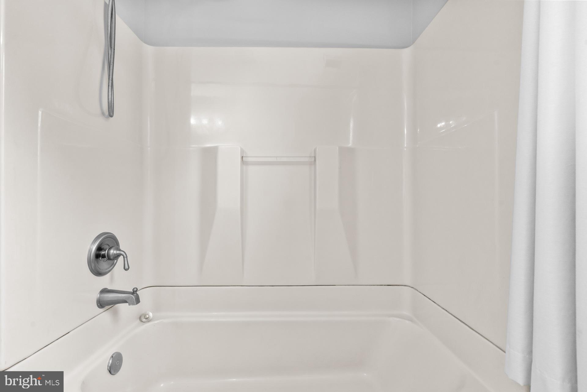 ARUNDEL GARDENS - Residential