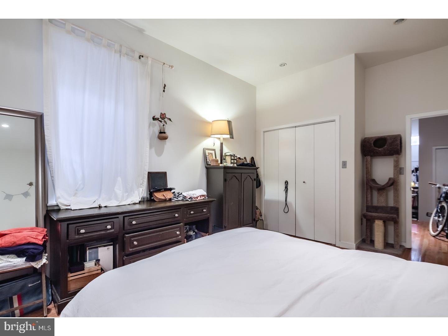 QUEEN VILLAGE - Residential