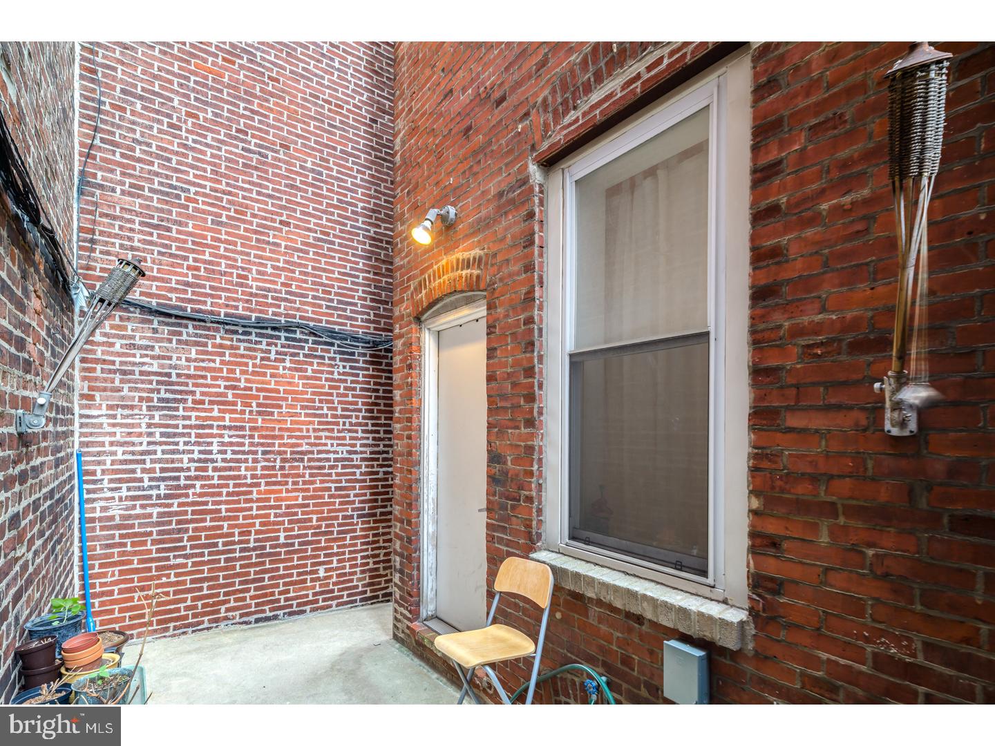 QUEEN VILLAGE - Residential