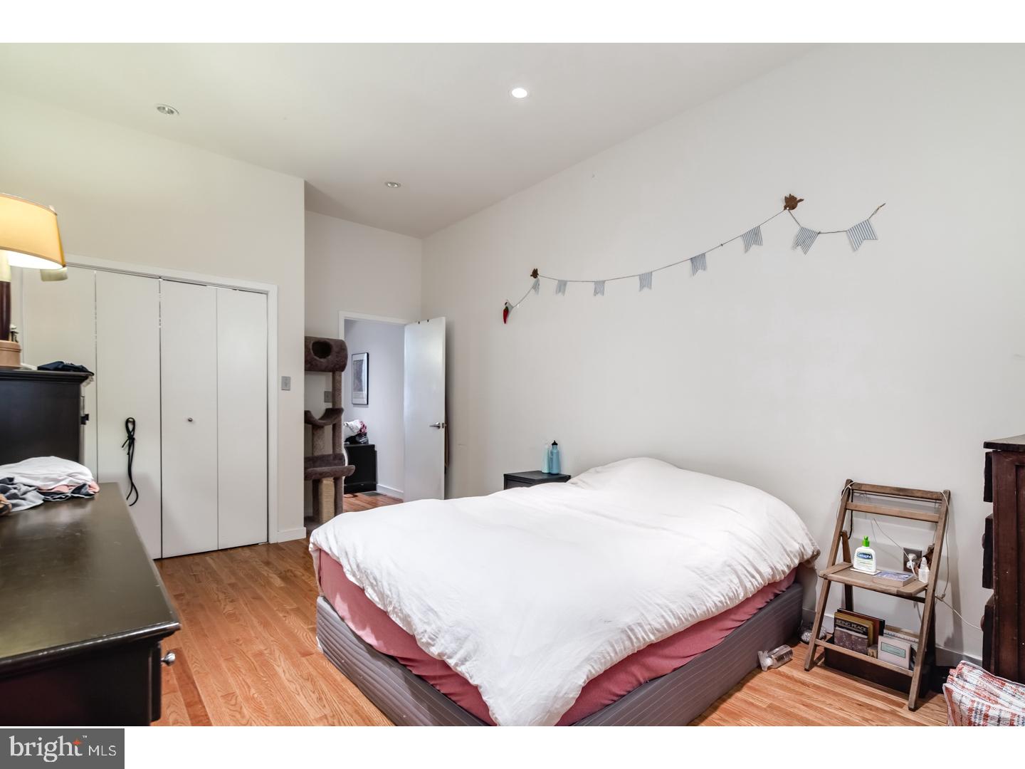 QUEEN VILLAGE - Residential