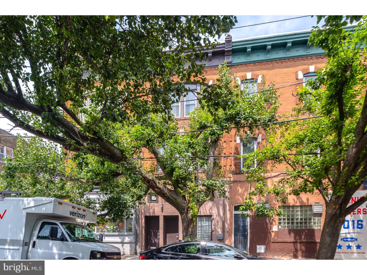 QUEEN VILLAGE - Residential