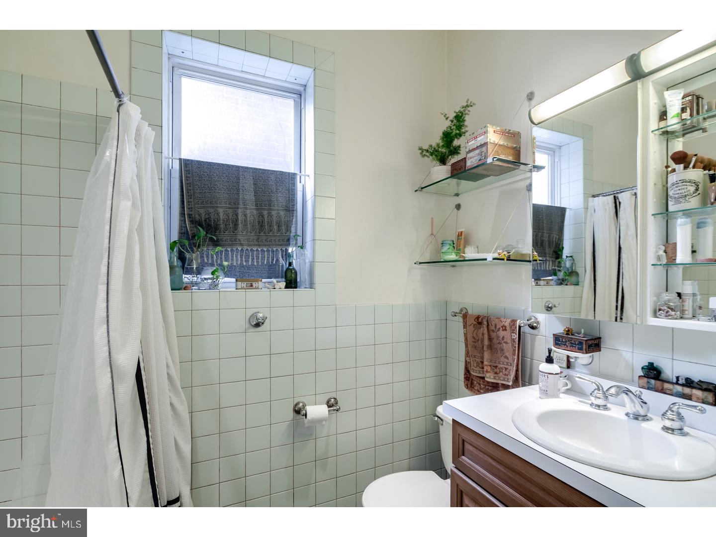 QUEEN VILLAGE - Residential