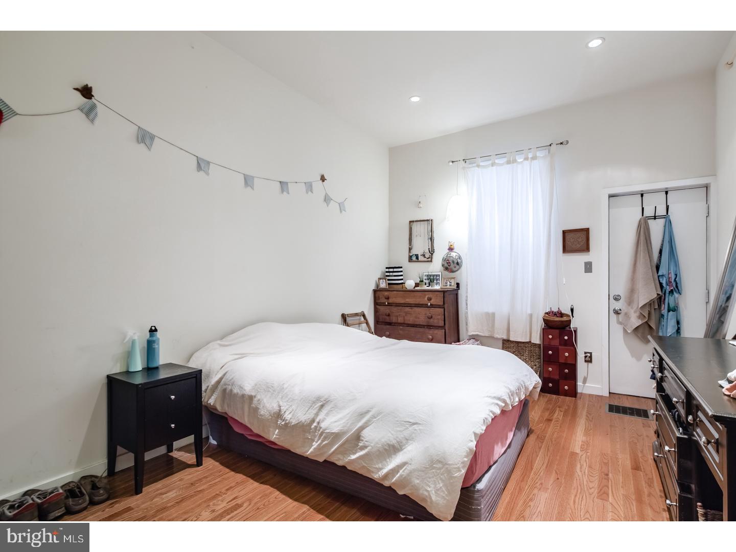QUEEN VILLAGE - Residential